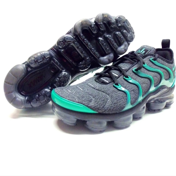 vapormax plus eagles